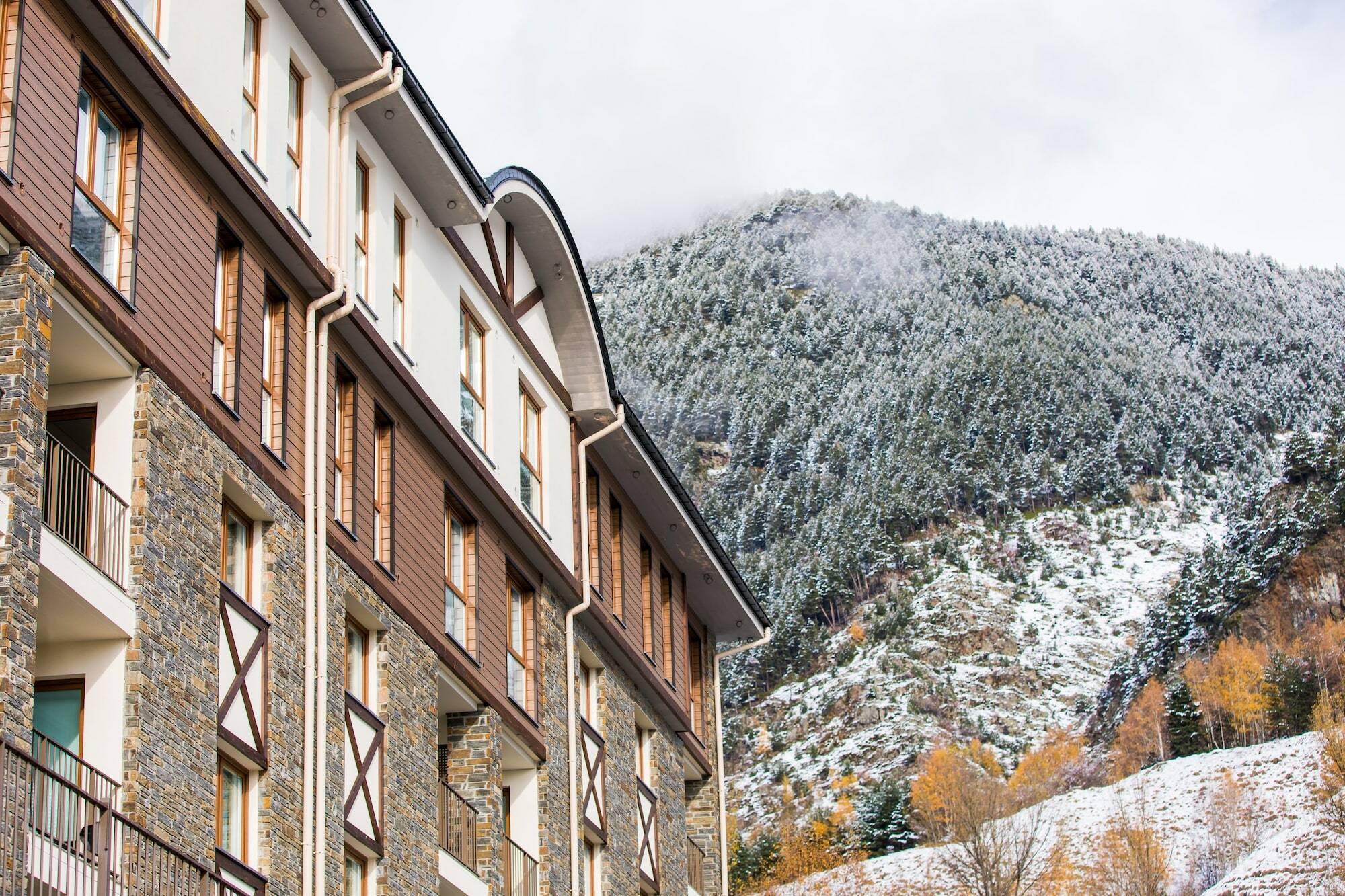 The Lodge At Ribasol Арінсаль Екстер'єр фото